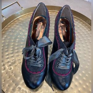 Stylish Black and Pink Women's Shoes